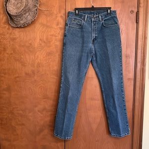 Men’s Austin stone washed used blue jeans.